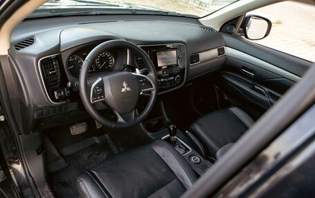 Mitsubishi Outlander III рестайлинг 3, 2012 год, 1 295 000 рублей, 13 фотография