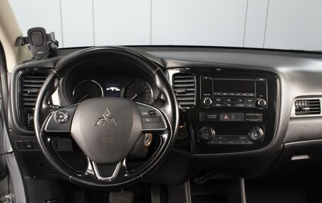 Mitsubishi Outlander III рестайлинг 3, 2016 год, 1 870 000 рублей, 6 фотография