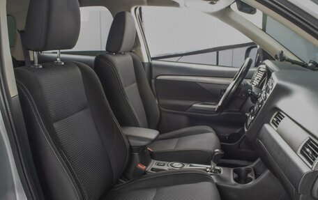 Mitsubishi Outlander III рестайлинг 3, 2016 год, 1 870 000 рублей, 8 фотография