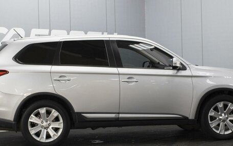 Mitsubishi Outlander III рестайлинг 3, 2016 год, 1 870 000 рублей, 5 фотография