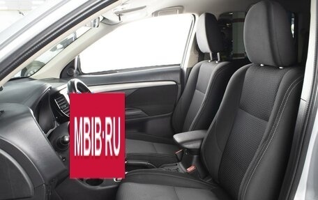 Mitsubishi Outlander III рестайлинг 3, 2016 год, 1 870 000 рублей, 10 фотография