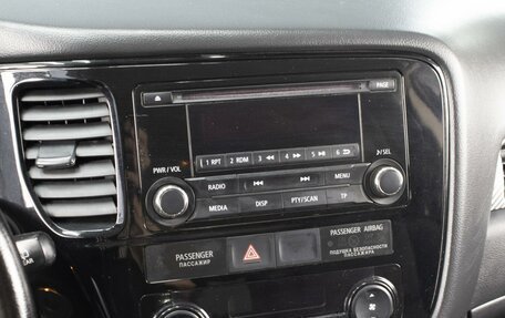 Mitsubishi Outlander III рестайлинг 3, 2016 год, 1 870 000 рублей, 15 фотография