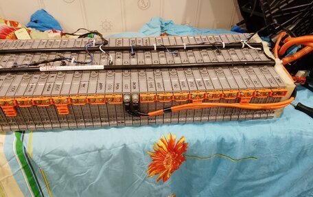 Toyota Prius IV XW50, 1998 год, 240 000 рублей, 2 фотография