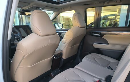 Toyota Highlander, 2025 год, 6 250 000 рублей, 28 фотография