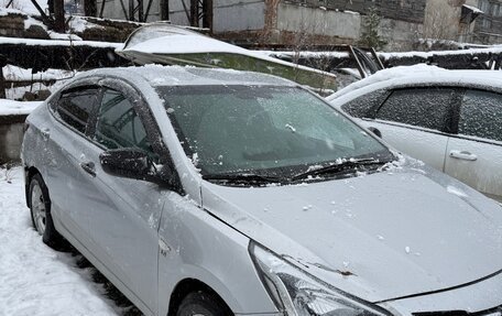 Hyundai Solaris II рестайлинг, 2015 год, 850 000 рублей, 2 фотография