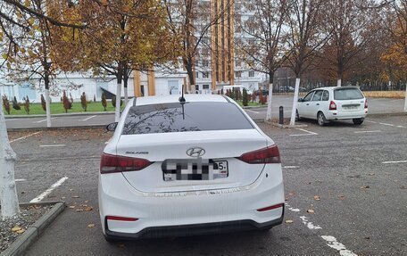 Hyundai Solaris II рестайлинг, 2018 год, 900 000 рублей, 3 фотография