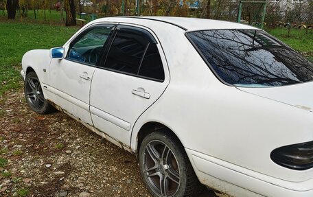 Mercedes-Benz E-Класс, 1997 год, 250 000 рублей, 2 фотография