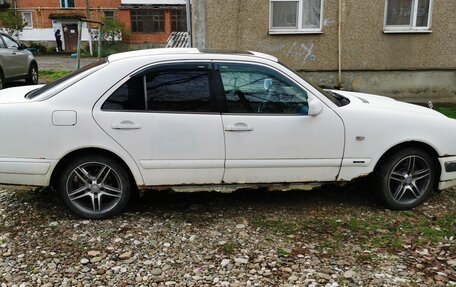 Mercedes-Benz E-Класс, 1997 год, 250 000 рублей, 3 фотография