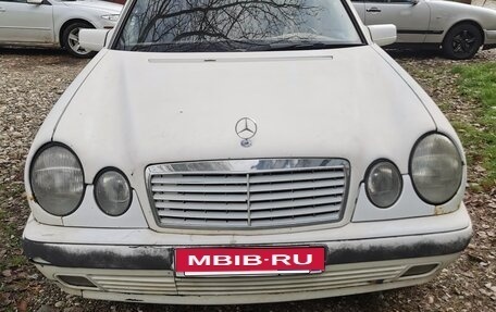 Mercedes-Benz E-Класс, 1997 год, 250 000 рублей, 1 фотография