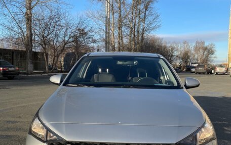 Hyundai Solaris II рестайлинг, 2021 год, 1 500 000 рублей, 2 фотография