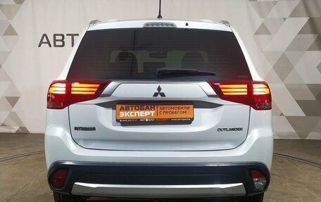 Mitsubishi Outlander III рестайлинг 3, 2015 год, 1 515 000 рублей, 5 фотография