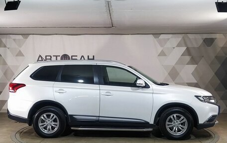Mitsubishi Outlander III рестайлинг 3, 2015 год, 1 515 000 рублей, 6 фотография