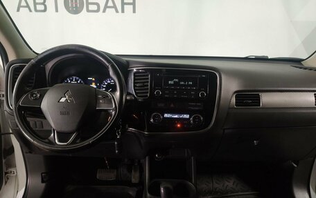 Mitsubishi Outlander III рестайлинг 3, 2015 год, 1 515 000 рублей, 10 фотография