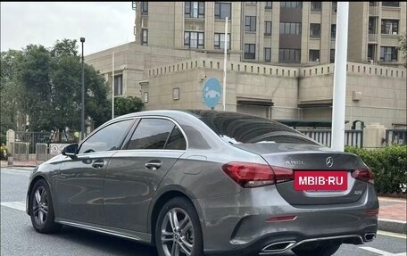 Mercedes-Benz A-Класс, 2022 год, 1 980 000 рублей, 3 фотография