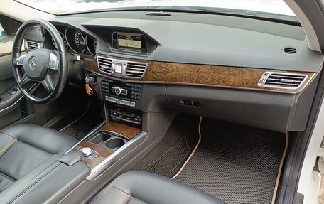 Mercedes-Benz E-Класс, 2013 год, 1 499 000 рублей, 10 фотография