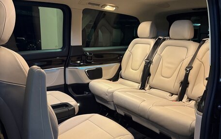 Mercedes-Benz V-Класс, 2018 год, 8 200 000 рублей, 7 фотография