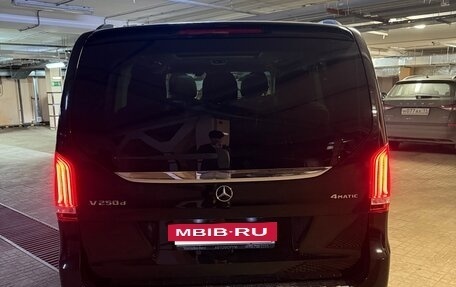 Mercedes-Benz V-Класс, 2018 год, 8 200 000 рублей, 3 фотография