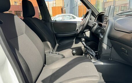 Chevrolet Niva I рестайлинг, 2015 год, 425 342 рублей, 13 фотография