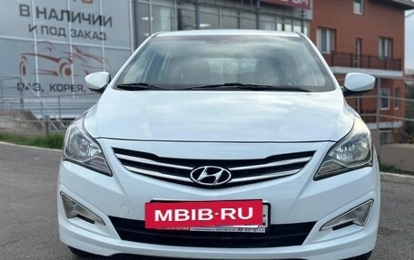 Hyundai Solaris II рестайлинг, 2015 год, 1 050 000 рублей, 5 фотография
