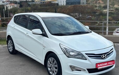 Hyundai Solaris II рестайлинг, 2015 год, 1 050 000 рублей, 2 фотография