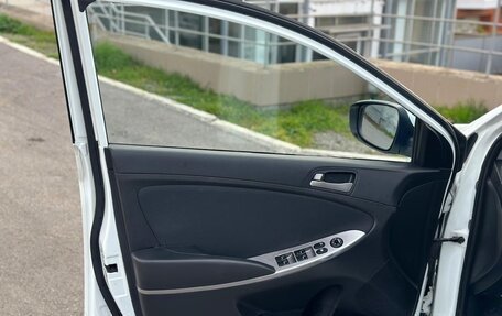 Hyundai Solaris II рестайлинг, 2015 год, 1 050 000 рублей, 19 фотография