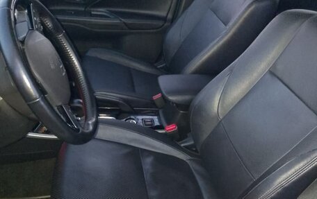 Mitsubishi Outlander III рестайлинг 3, 2017 год, 1 730 000 рублей, 7 фотография