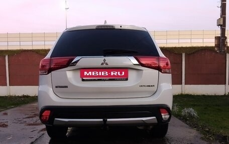 Mitsubishi Outlander III рестайлинг 3, 2017 год, 1 730 000 рублей, 3 фотография