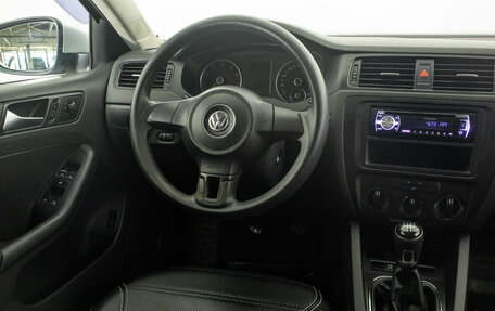 Volkswagen Jetta VI, 2013 год, 899 000 рублей, 13 фотография