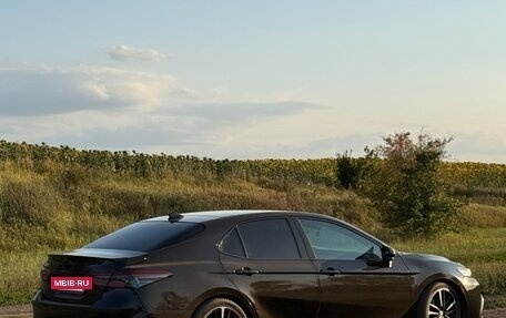 Toyota Camry, 2020 год, 2 400 000 рублей, 8 фотография