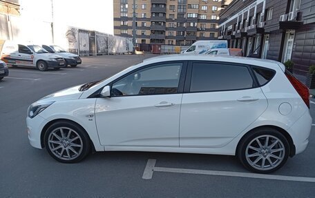 Hyundai Solaris II рестайлинг, 2015 год, 1 030 000 рублей, 2 фотография