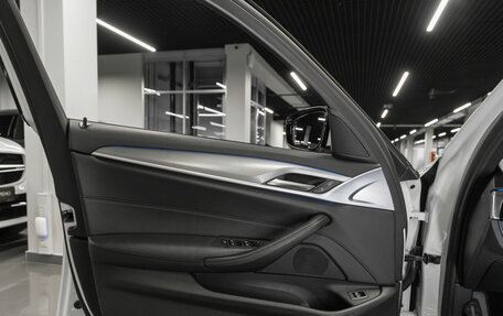 BMW 5 серия, 2019 год, 3 850 000 рублей, 13 фотография