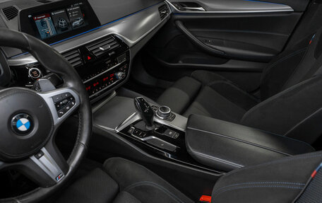 BMW 5 серия, 2019 год, 3 850 000 рублей, 15 фотография