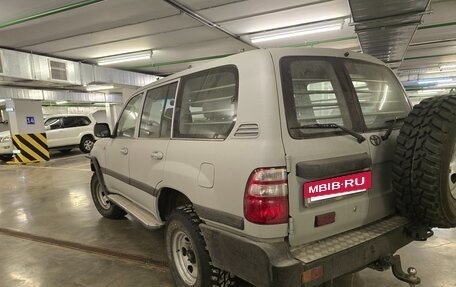 Toyota Land Cruiser 100 рестайлинг 2, 2003 год, 3 200 000 рублей, 6 фотография