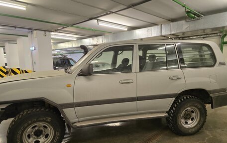 Toyota Land Cruiser 100 рестайлинг 2, 2003 год, 3 200 000 рублей, 7 фотография