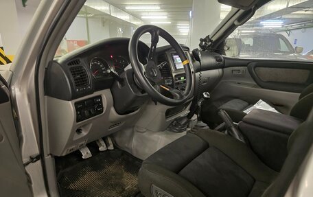 Toyota Land Cruiser 100 рестайлинг 2, 2003 год, 3 200 000 рублей, 8 фотография