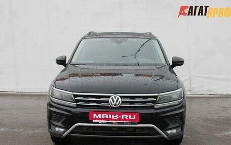 Volkswagen Tiguan II, 2019 год, 2 300 000 рублей, 2 фотография