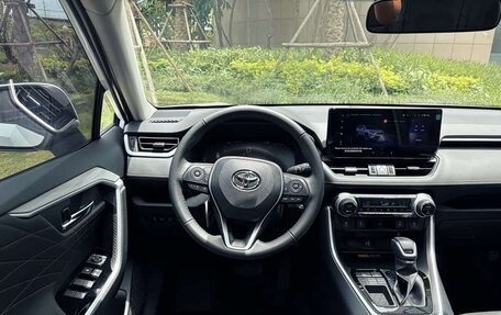 Toyota RAV4, 2023 год, 3 234 582 рублей, 8 фотография