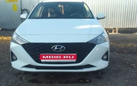 Hyundai Solaris II рестайлинг, 2020 год, 1 300 000 рублей, 2 фотография