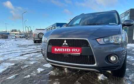 Mitsubishi Outlander III рестайлинг 3, 2011 год, 1 500 000 рублей, 2 фотография