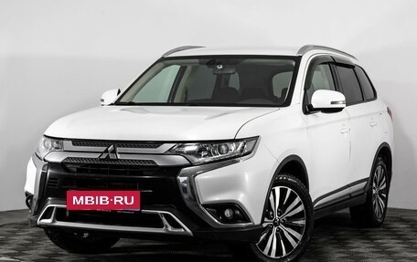 Mitsubishi Outlander III рестайлинг 3, 2019 год, 1 999 000 рублей, 1 фотография