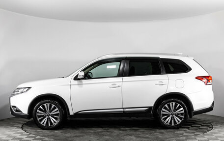 Mitsubishi Outlander III рестайлинг 3, 2019 год, 1 999 000 рублей, 8 фотография