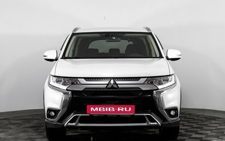 Mitsubishi Outlander III рестайлинг 3, 2019 год, 1 999 000 рублей, 2 фотография