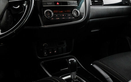 Mitsubishi Outlander III рестайлинг 3, 2019 год, 1 999 000 рублей, 12 фотография