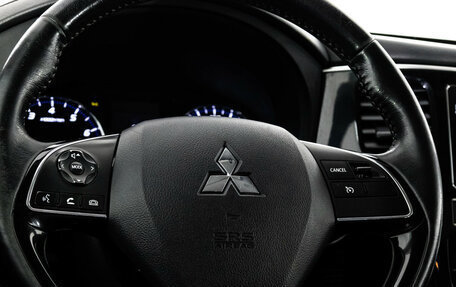 Mitsubishi Outlander III рестайлинг 3, 2019 год, 1 999 000 рублей, 11 фотография