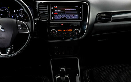 Mitsubishi Outlander III рестайлинг 3, 2019 год, 1 999 000 рублей, 13 фотография