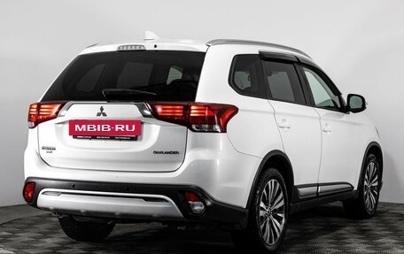 Mitsubishi Outlander III рестайлинг 3, 2019 год, 1 999 000 рублей, 5 фотография