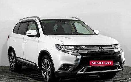 Mitsubishi Outlander III рестайлинг 3, 2019 год, 1 999 000 рублей, 3 фотография