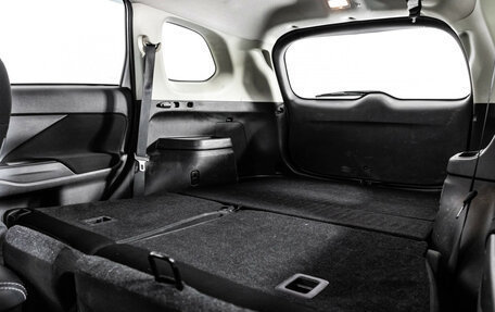 Mitsubishi Outlander III рестайлинг 3, 2019 год, 1 999 000 рублей, 19 фотография