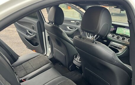 Mercedes-Benz E-Класс, 2022 год, 4 300 000 рублей, 8 фотография