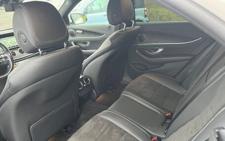 Mercedes-Benz E-Класс, 2022 год, 4 300 000 рублей, 14 фотография